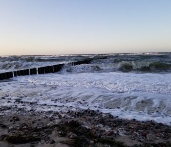 Stress fühlt sich oft an wie ein tobender Sturm – Helmut Wostatek von BayernYoga mit Helmut hat perfekte Lösungen für gestresste Bildschirmarbeiter. Stress fühlt sich oft an wie ein tobender Sturm - Helmut Wostatek von BayernYoga mit Helmut hat perfekte Lösungen für gestresste Bildschirmarbeiter.