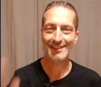 Yogalehrer-helmut-wostatek-yoga-fuer-bueromenschen