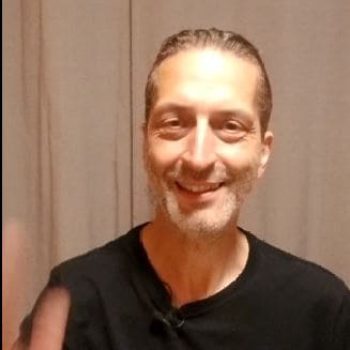 Yogalehrer-helmut-wostatek-yoga-fuer-bueromenschen